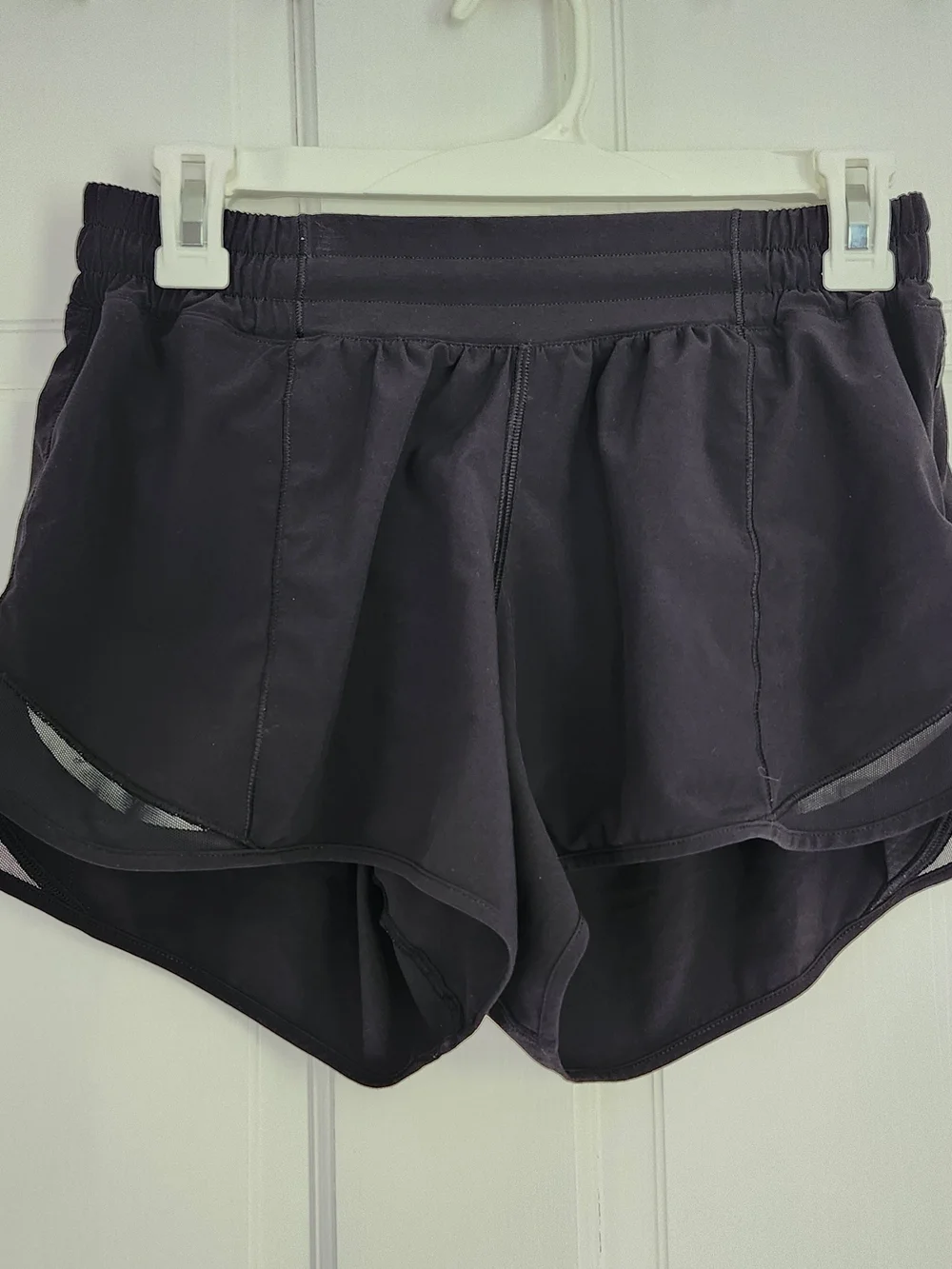 Lululemon Size 6 LR Hotty Hot Shorts